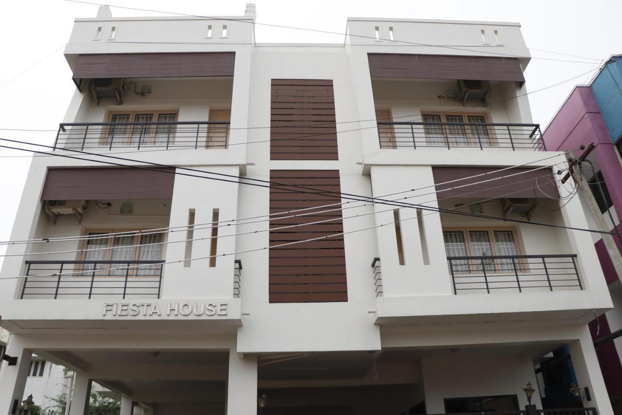 Fiesta House Pallikaranai Chennai Exterior photo