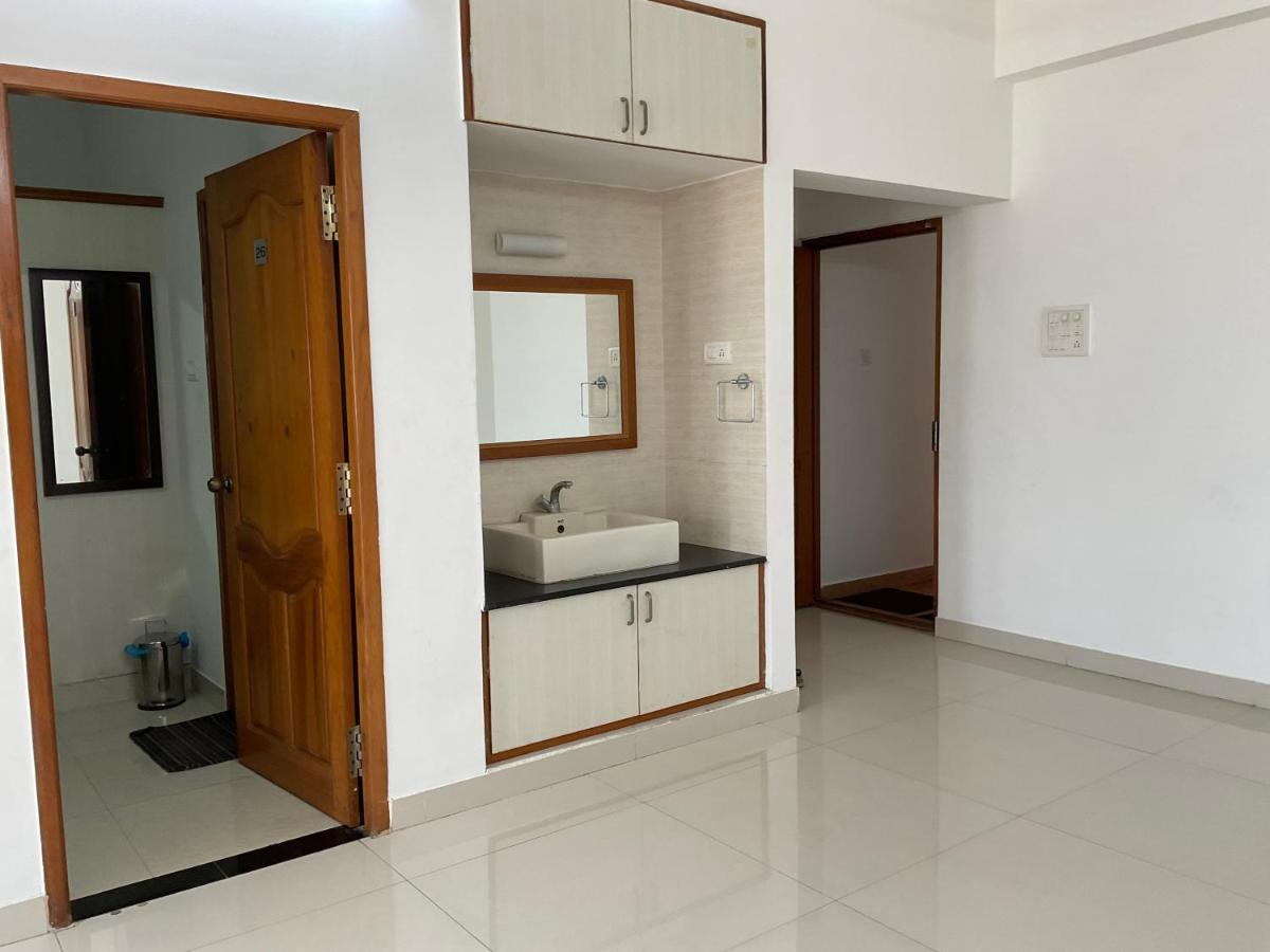 Fiesta House Pallikaranai Chennai Exterior photo